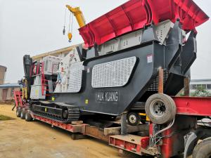 發(fā)往廣東的履帶式移動破碎機啟程